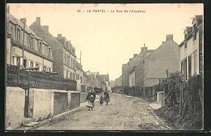 Carte postale Le Portel, La Rue de l`Aqueduc, vue de la rue