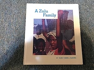 Immagine del venditore per A Zulu Family (Families the World over) venduto da Betty Mittendorf /Tiffany Power BKSLINEN
