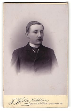 Immagine del venditore per Fotografie F. Heiler, Osnabrck, Portrait charmanter Herr im Anzug mit Krawatte venduto da Bartko-Reher