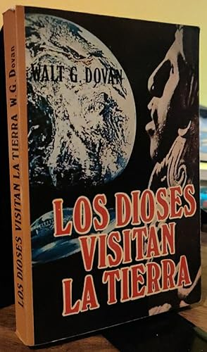 Seller image for Los dioses visitan la tierra for sale by La Leona LibreRa