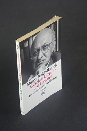 Imagen del vendedor de Zwischen Diktatur und Literatur: ein Gesprch mit Joachim Fest. a la venta por Steven Wolfe Books