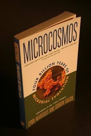 Image du vendeur pour Microcosmos. Four billion years of evolution from our microbial ancestors. By Lynn Margulis and Dorion Sagan. Foreword by Lewis Thomas mis en vente par Steven Wolfe Books