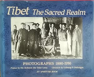 Bild des Verkufers fr Tibet. The Sacred Realm. Photographs 1880-1950. Preface by Tenzin Gyatsho, His Holiness the Dalai Lama. zum Verkauf von Antiquariat Bcheretage