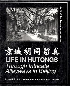 Immagine del venditore per Life in Hutongs: Through Intricate Alleyways in Beijing venduto da Book Booth