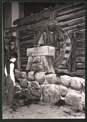 Fotografie Berlin, Aufbau Grüne Woche 1939, Bergbauernhof mit Hausmühle