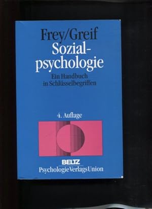 Bild des Verkufers fr Sozialpsychologie : ein Handbuch in Schlsselbegriffen. zum Verkauf von Antiquariat Buchkauz