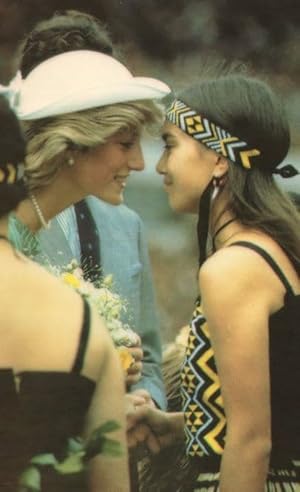 Image du vendeur pour Princess Diana Rubbing Noses With Maori Warrior New Zealand Postcard mis en vente par Postcard Finder