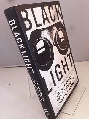 Imagen del vendedor de Black Light a la venta por Last Word Books