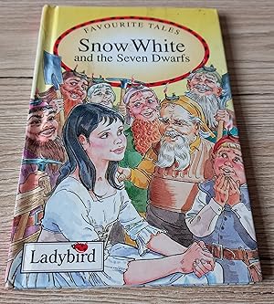 Image du vendeur pour Snow White and the Seven Dwarfs (Ladybird Favourite Tales) mis en vente par ladybird & more books
