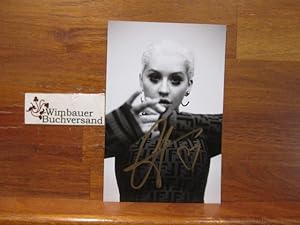 Bild des Verkufers fr Original sexy Autograph Christina Aguilera /// Autogramm Autograph signiert signed signee zum Verkauf von Antiquariat im Kaiserviertel | Wimbauer Buchversand