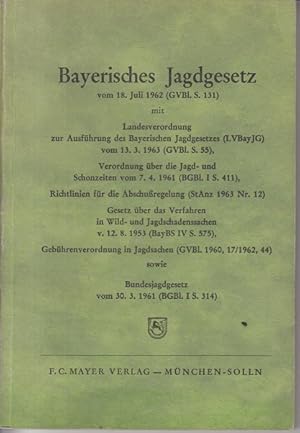 Bild des Verkufers fr Bayerisches Jagdgesetz [(BayJG) in der Fassung der Bekanntmachung] vom 18. Juli 1962 : (GVBl. S. 131) Mit Landesverordnung zur Ausfhrung des Bayerischen Jagdgesetzes (LVBayJG) vom 13.3.1963 (GVBl. S. 55), Verordnung ber die Jagd- und Schonzeiten vom 7.4.1961 (BGBl. I S. 411), Richtlinien fr die Abschussregelung (StAnz 1963 Nr. 12), Gesetz ber das Verfahren in Wild- und Jagdschadensachen v. 12.8.1953 (BayBS IV S. 575), Gebhrenverordnung in Jagdsachen (GVBl. 1960, 17. 1962,44) sowie Bundesjagdgesetz vom 30.3.1961 (BGBl. I S. 314) zum Verkauf von Allguer Online Antiquariat