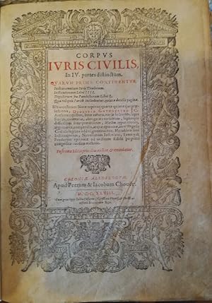 Immagine del venditore per Corpus iuris civilis, in IV partes distinctum. Quarum prima continentur. Indices omnium Iuris titulorum. Institutionum libri IIII. Digestorum seu Pandectarum libri L. Qua reliquis partib. includantur, quinta docebit pagina. UNITO A: Codicis Iustiniani. Libri XII. Notis Dionysii Gothofredi. UNITO A: Authenticae sev Novellae Constitutiones DN. Iustiniani sacratiss principis: quibus Leonis & aliorum quorundam Imperatorum additae. Notis Dionysii Gothofredi venduto da Studio Bibliografico Viborada