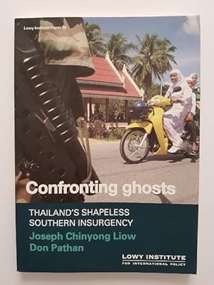 Bild des Verkufers fr Confronting Ghosts : Thailand's Shapeless Southern Insurgency zum Verkauf von masted books