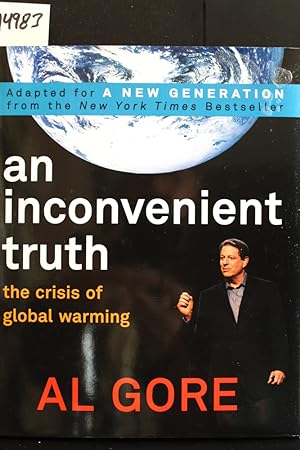 Bild des Verkufers fr An Inconvenient Truth: The Crisis of Global Warming zum Verkauf von Mad Hatter Bookstore