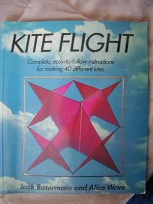 Immagine del venditore per Kite Flight: Complete, Easy-To-Follow Instructions for Making 40 Different Kites (Paperback) venduto da InventoryMasters