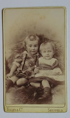 Bild des Verkufers fr Carte De Visite Photograph. Portrait of Two Young Children. zum Verkauf von N. G. Lawrie Books