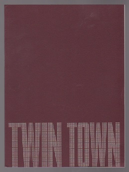 Imagen del vendedor de Twin Town (Purple cover) a la venta por Sonnets And Symphonies