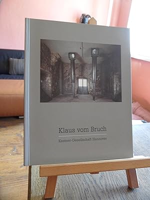 Seller image for Klaus vom Bruch : Video-Installationen. for sale by Antiquariat Floeder