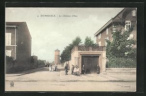 Ansichtskarte Dombasle, Le Chateau d`Eau, Strassenpartie mit Blick zum Wasserturm