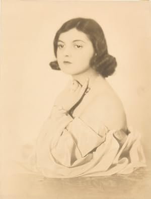 Foto Frauenportrait, Art Deco, Kleid, Armbanduhr