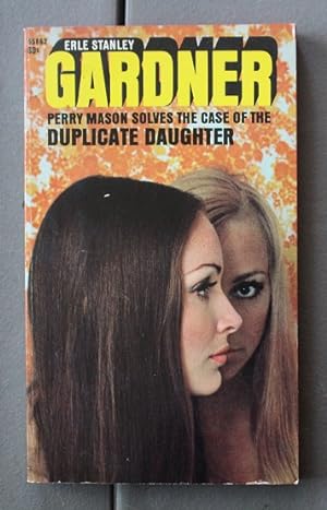 Immagine del venditore per THE CASE OF THE DUPLICATE DAUGHTER (Pocket Books. 55862 ) venduto da Comic World