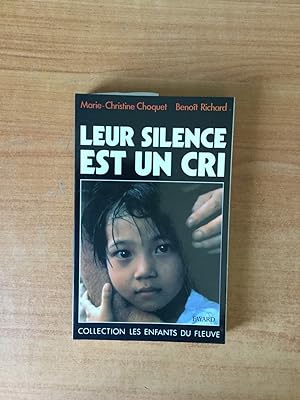 Image du vendeur pour LEUR SILENCE EST UN CRI mis en vente par KEMOLA