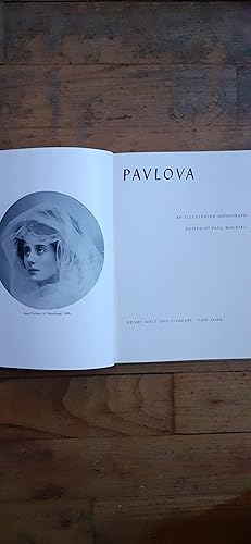 Immagine del venditore per PAVLOVA. An illustrated monograph edited by Paul Magriel. venduto da Librairie Sainte-Marie