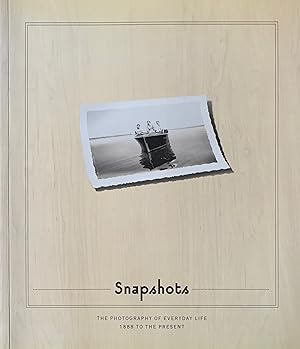 Bild des Verkufers fr Snapshots. The Photography of Everyday Life. 1888 to Present. zum Verkauf von Kunstkiosk im Helmhaus