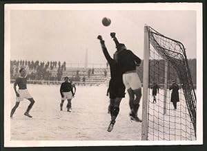 Fotografie Ansicht Berlin-Mitte, Chausseestrasse Polizeistadion 1941, Fussballspiel Tennis Boruss...