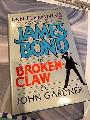 Image du vendeur pour BROKENCLAW Ian Fleming's master spy JAMES BOND mis en vente par Happy Heroes