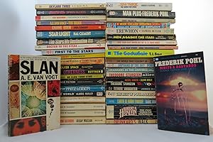 Immagine del venditore per 43 VINTAGE SCIENCE FICTION PAPERBACK BOOKS COLLECTION venduto da Sage Rare & Collectible Books, IOBA