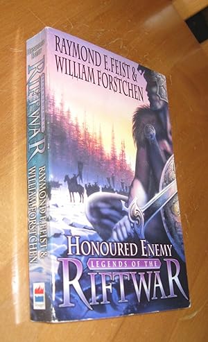 Seller image for Honoured Enemy (Legends of the Riftwar, Band 1) for sale by Dipl.-Inform. Gerd Suelmann