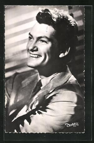 Seller image for Ansichtskarte Schauspieler Jean Marais lachend jemanden ansehend for sale by Bartko-Reher