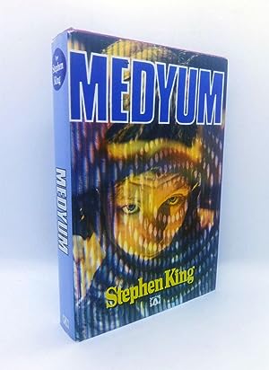 Seller image for [RARE FIRST TURKISH EDITION WITH ITS PSYCHEDELIC DUST JACKET] Medyum. [= The shining]. Translated by Mehmet Harmanci. Cover design by Oral Orhon. for sale by Khalkedon Rare Books, IOBA