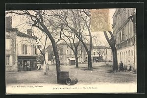 Carte postale Ste-Bazeille, Place de Lacan