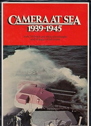 Immagine del venditore per Camera at sea : 1939-45 / Ed. and produced by the staff of Warship. Robert Gardiner, Antony Preston, Geoff Hunt venduto da Licus Media