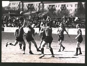 Fotografie Ansicht Wien, Wackerplatz, Handballspiel Wiener Handballklub vs VfB Friedrichshafen 1939