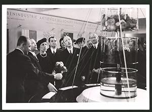 Fotografie Helsinki, Deutsche Industrie-Ausstellung 1941, Prof. Hunke, Staatsminister Rangell, St...