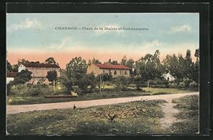 Carte postale Charron, Place de la Mairie et Gendarmerie