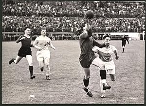 Fotografie Ansicht Wien, Praterstadion, Handballspiel WAC Wien gegen SV Waldhof Mannheim 1939