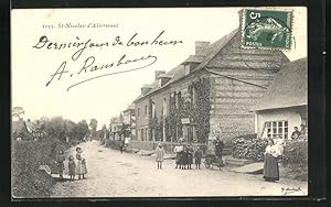 Carte postale St-Nicolas-d`Aliermont, Einwohner auf einer Strasse der Ortschaft