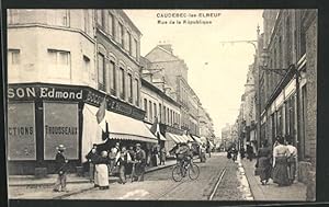 Carte postale Caudebec-les-Elbeuf, Rue de la République, vue de la rue