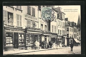 Carte postale Neufchatel-en-Bray, Grande Rue Notre-Dame, une coin de la rue avec les commerces
