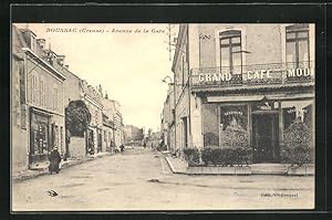 Carte postale Boussac, Avenue de la Gare et Grand Café