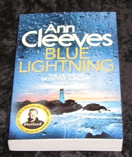 Immagine del venditore per Blue Lightning venduto da Yare Books