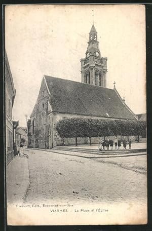 Carte postale Viarmes, La Place et l`Église