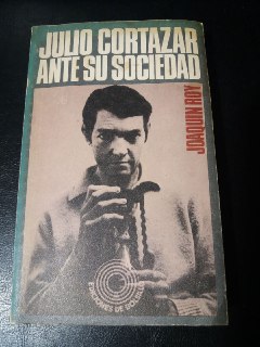 Imagen del vendedor de Julio Cortzar ante su sociedad. a la venta por Librera El Crabo