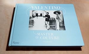 Image du vendeur pour VALENTINO MASTER OF COUTURE: A Private View mis en vente par Portman Rare Books