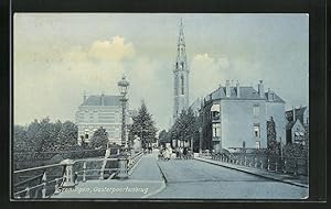 Ansichtskarte Groningen, Oosterpoortenbrug, Blick von einer Brücke zur Kirche