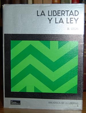 Seller image for LA LIBERTAD Y LA LEY for sale by Fbula Libros (Librera Jimnez-Bravo)